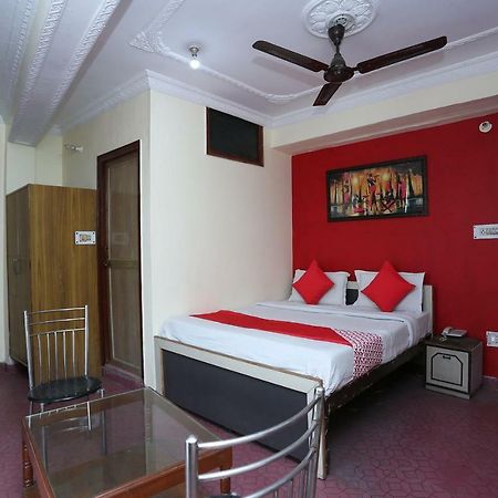Oyo 39830 Hotel Esquire Meerut Exteriör bild