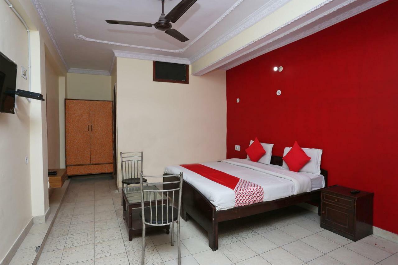 Oyo 39830 Hotel Esquire Meerut Exteriör bild