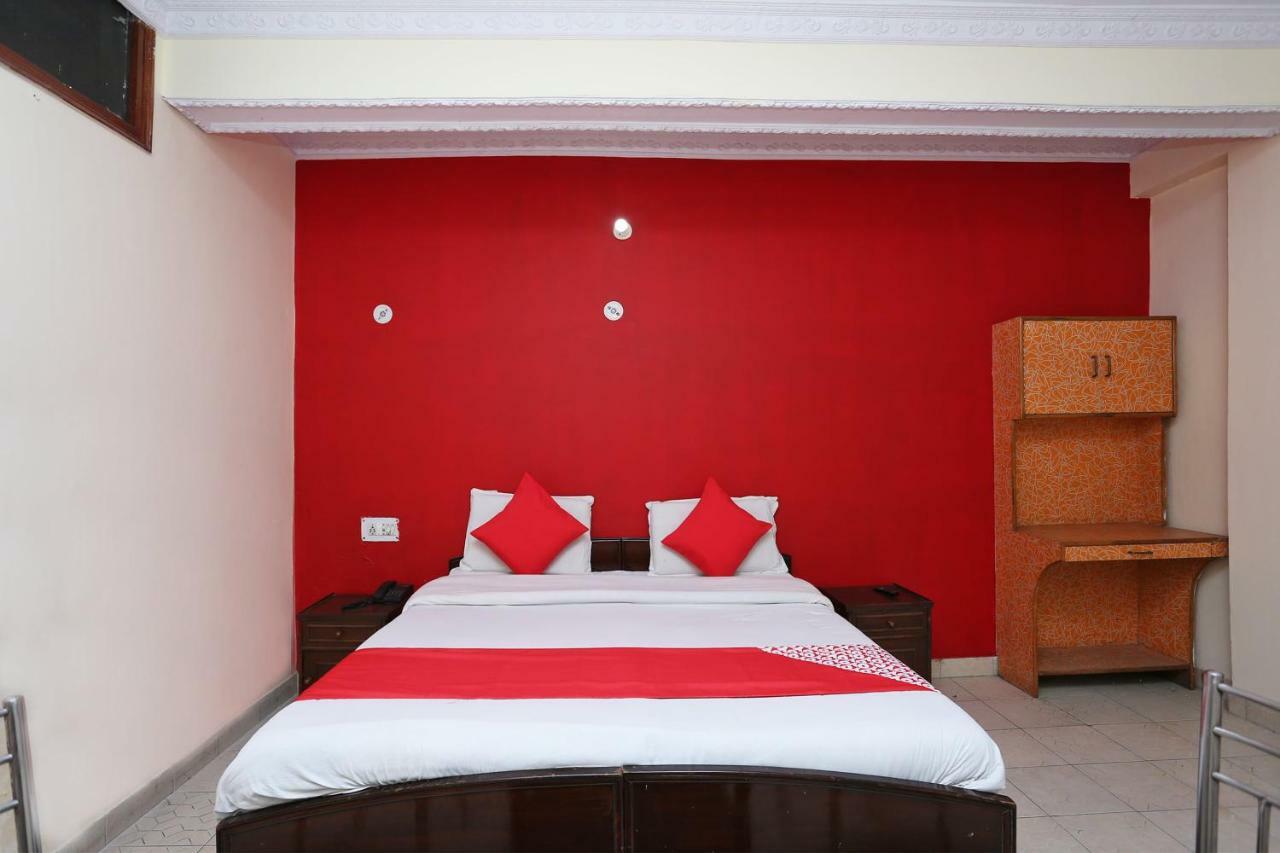 Oyo 39830 Hotel Esquire Meerut Exteriör bild