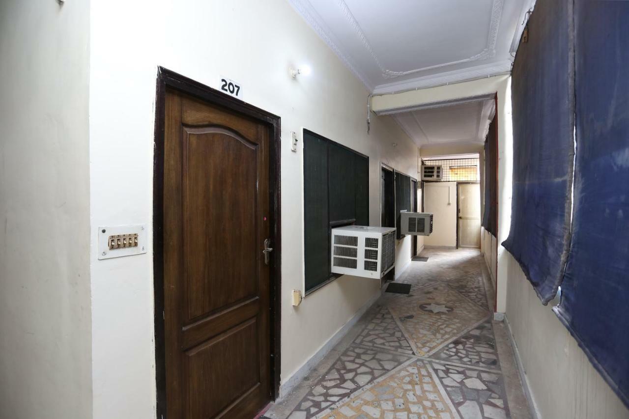 Oyo 39830 Hotel Esquire Meerut Exteriör bild