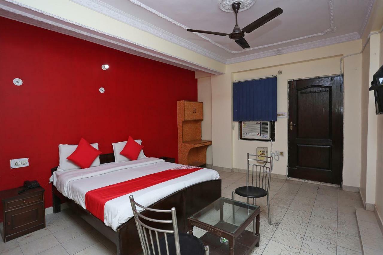 Oyo 39830 Hotel Esquire Meerut Exteriör bild