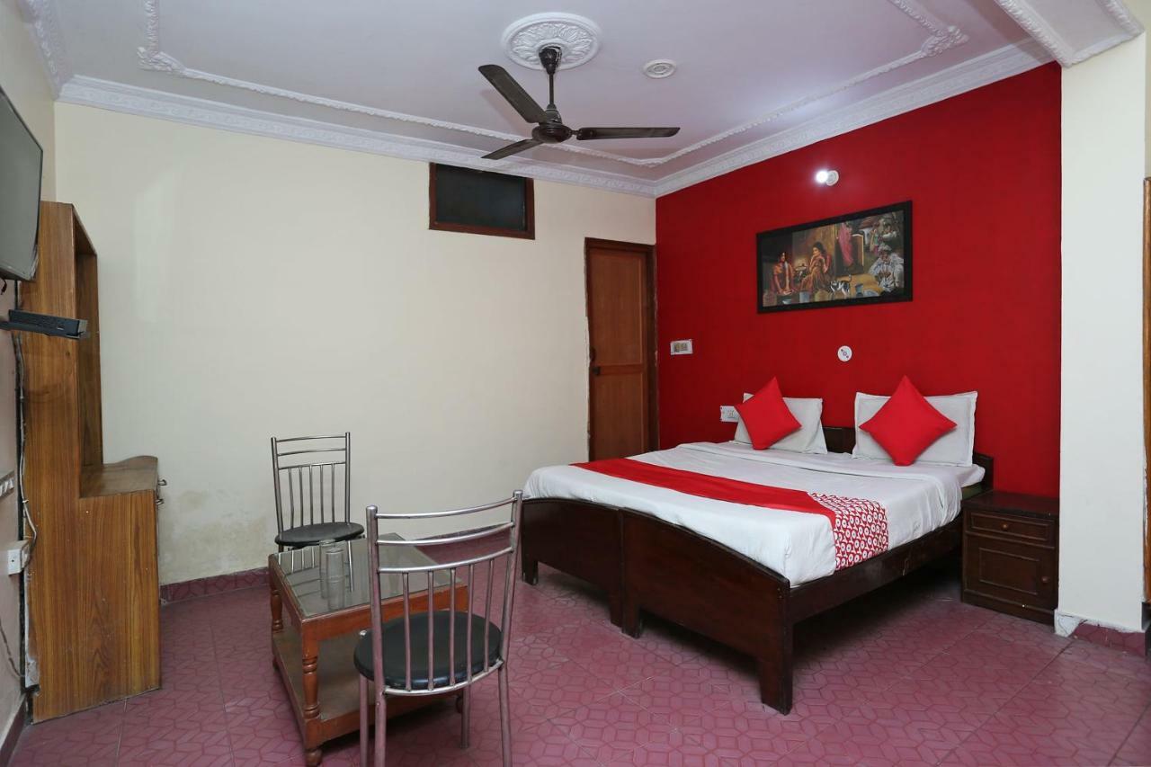 Oyo 39830 Hotel Esquire Meerut Exteriör bild