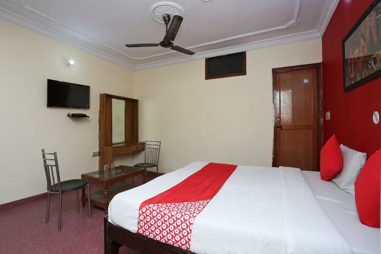 Oyo 39830 Hotel Esquire Meerut Exteriör bild
