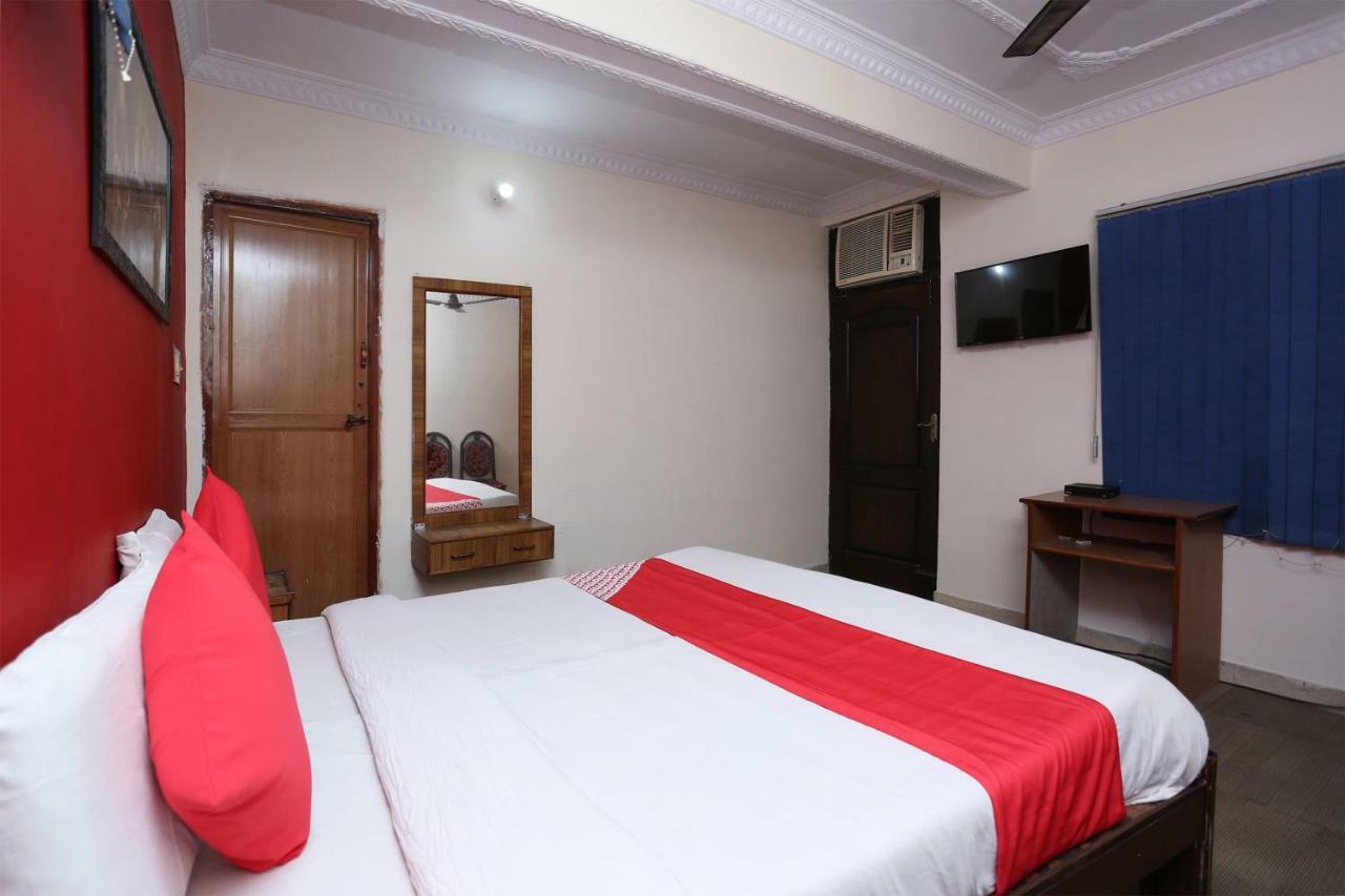 Oyo 39830 Hotel Esquire Meerut Exteriör bild