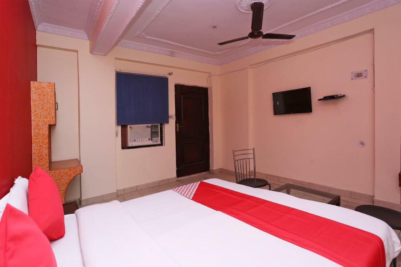 Oyo 39830 Hotel Esquire Meerut Exteriör bild