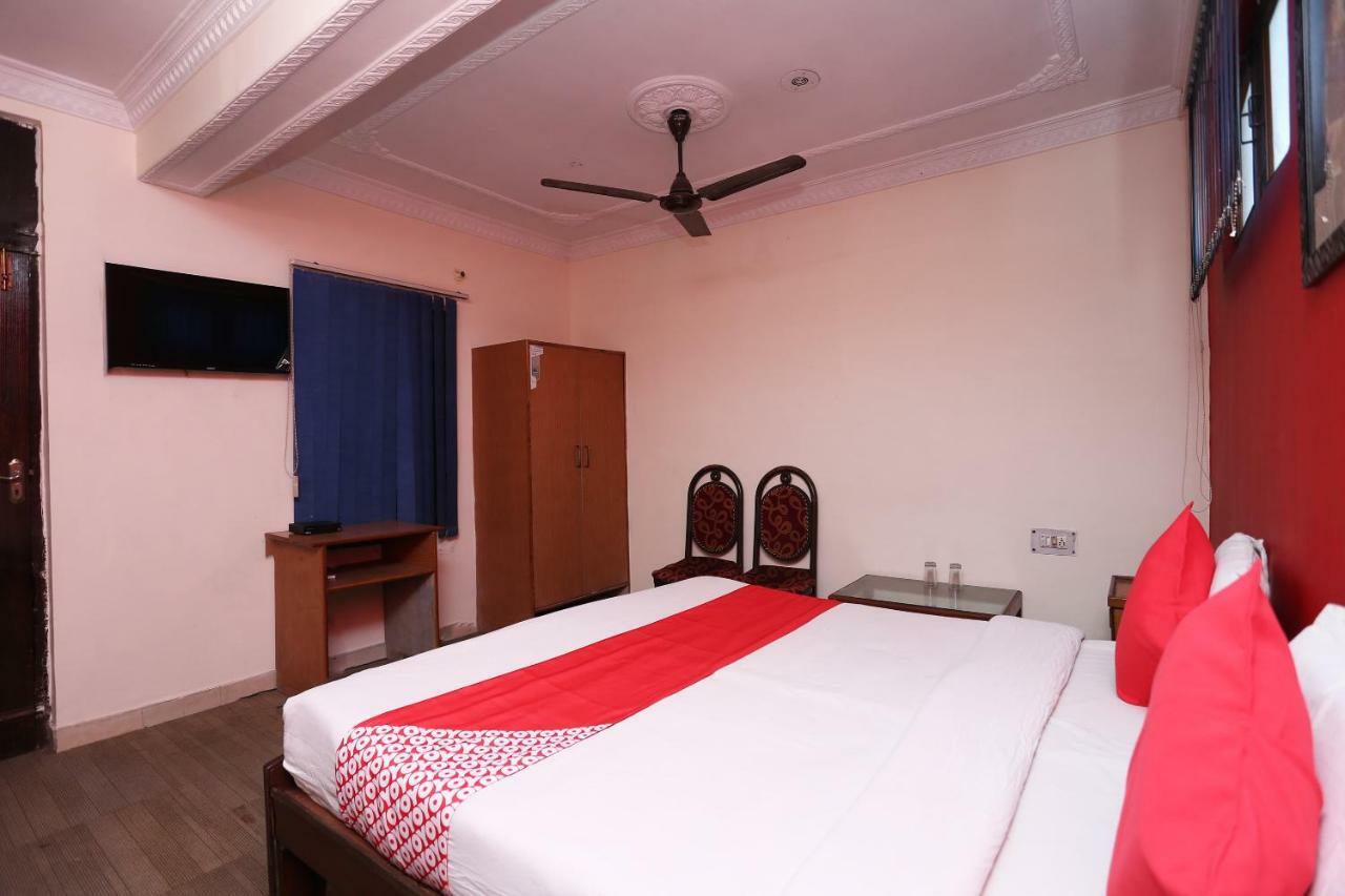 Oyo 39830 Hotel Esquire Meerut Exteriör bild
