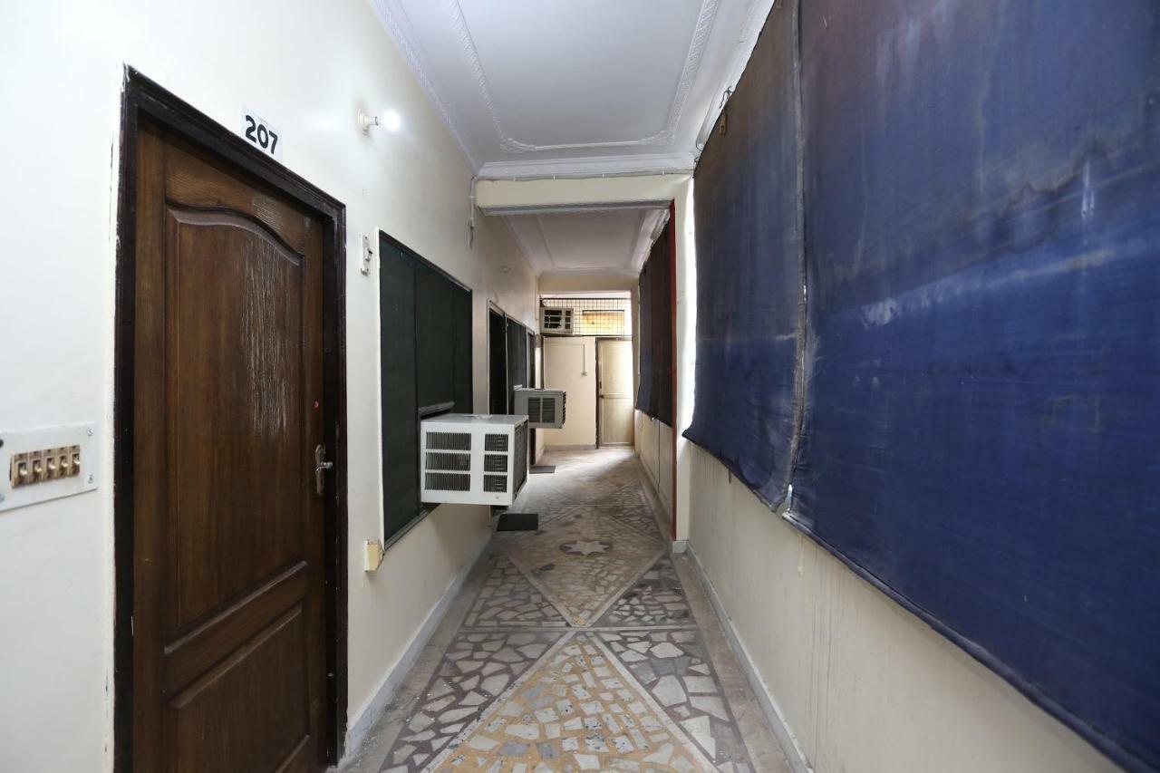 Oyo 39830 Hotel Esquire Meerut Exteriör bild