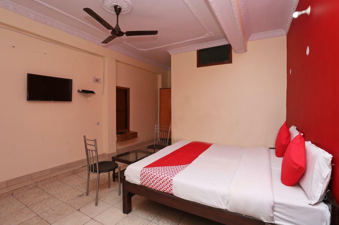 Oyo 39830 Hotel Esquire Meerut Exteriör bild