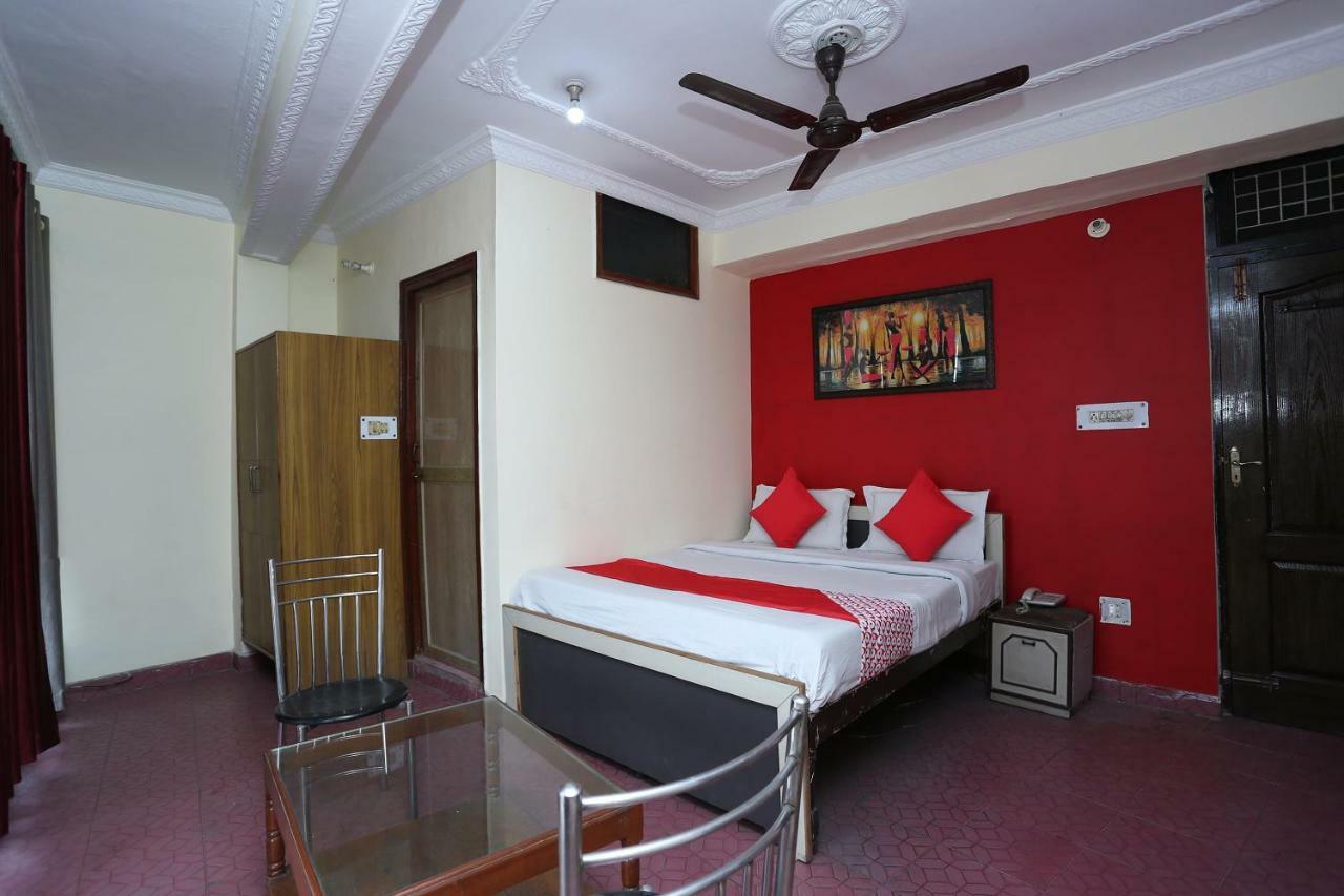 Oyo 39830 Hotel Esquire Meerut Exteriör bild