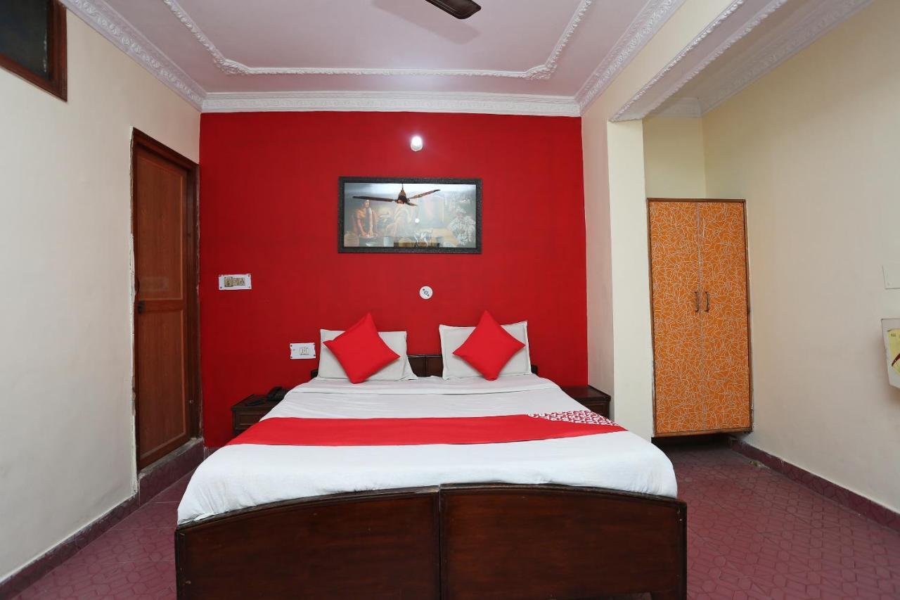 Oyo 39830 Hotel Esquire Meerut Exteriör bild