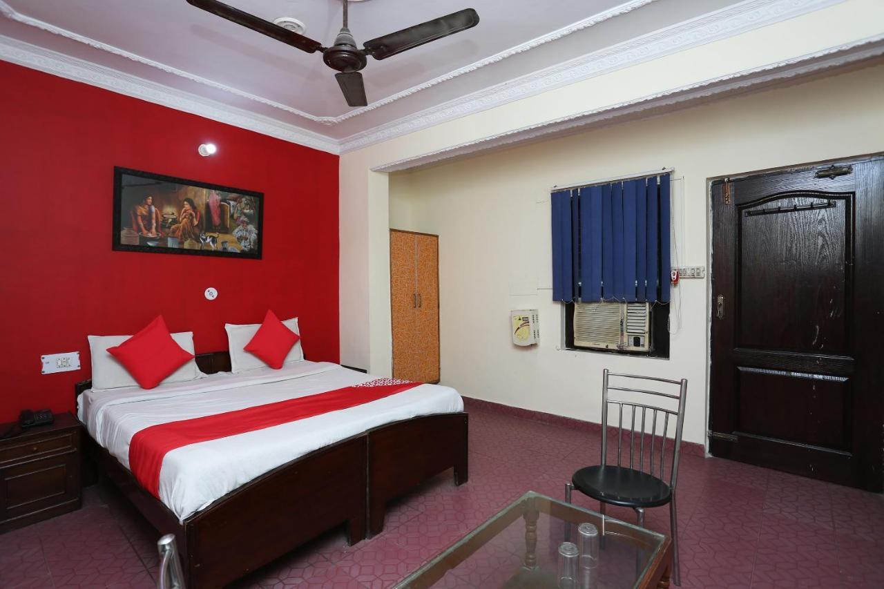 Oyo 39830 Hotel Esquire Meerut Exteriör bild
