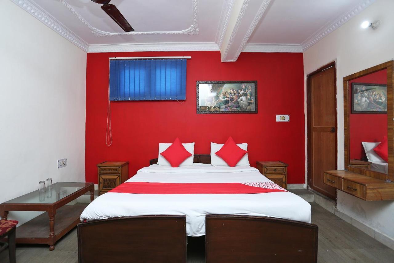 Oyo 39830 Hotel Esquire Meerut Exteriör bild