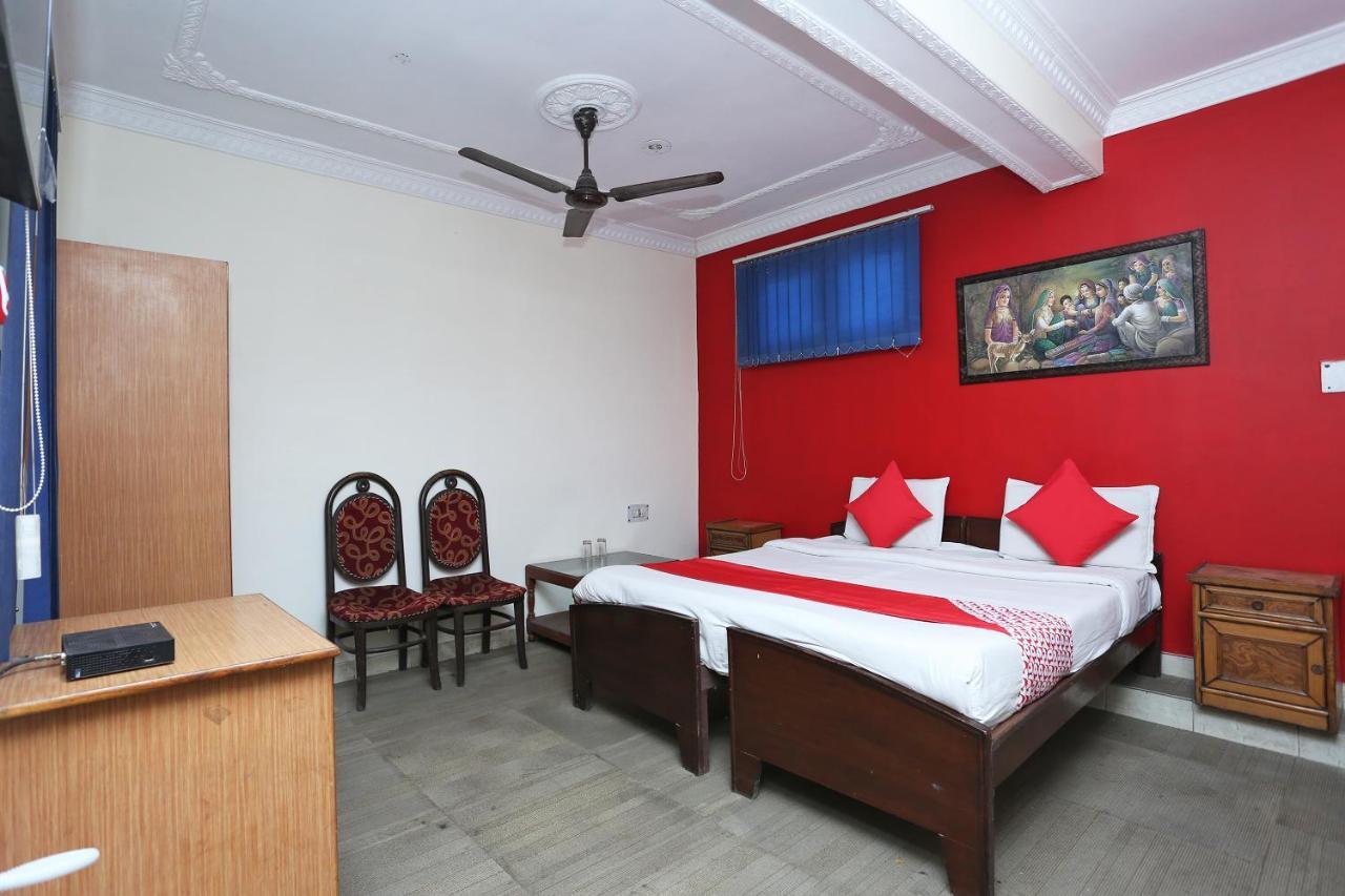 Oyo 39830 Hotel Esquire Meerut Exteriör bild