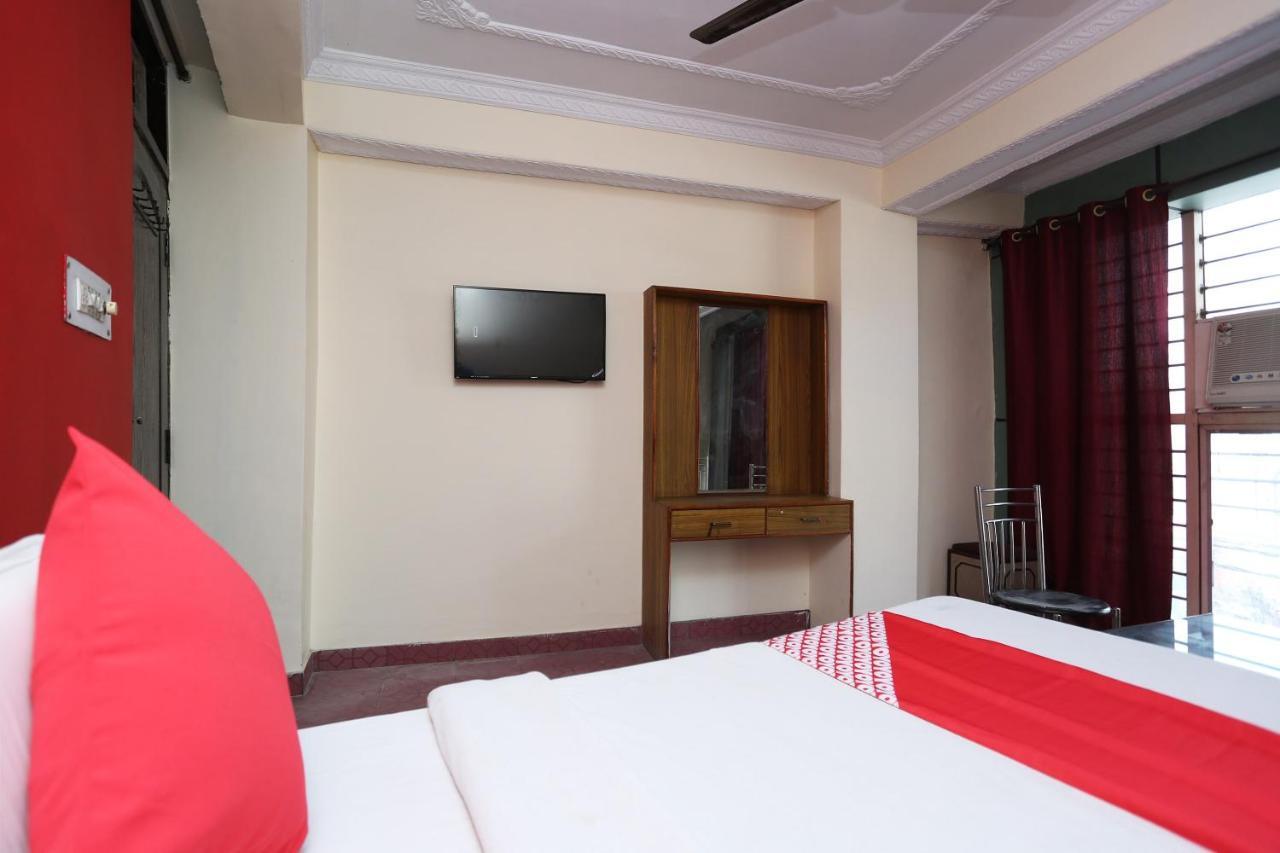 Oyo 39830 Hotel Esquire Meerut Exteriör bild