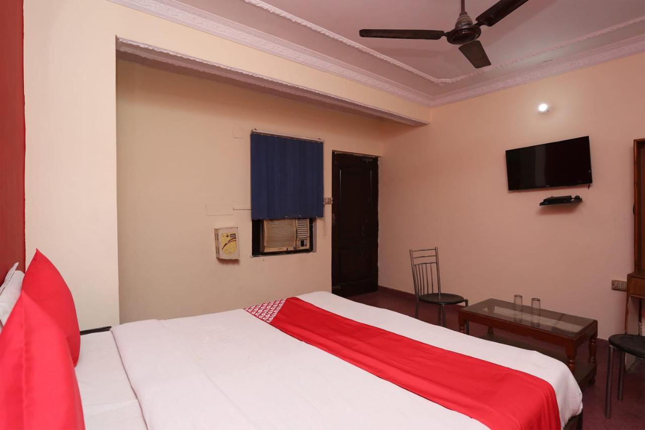 Oyo 39830 Hotel Esquire Meerut Exteriör bild